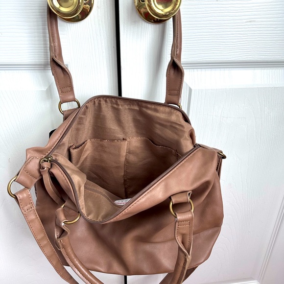 Nice leather bag with shoulder and crossbody strap option - Picture 2 of 3